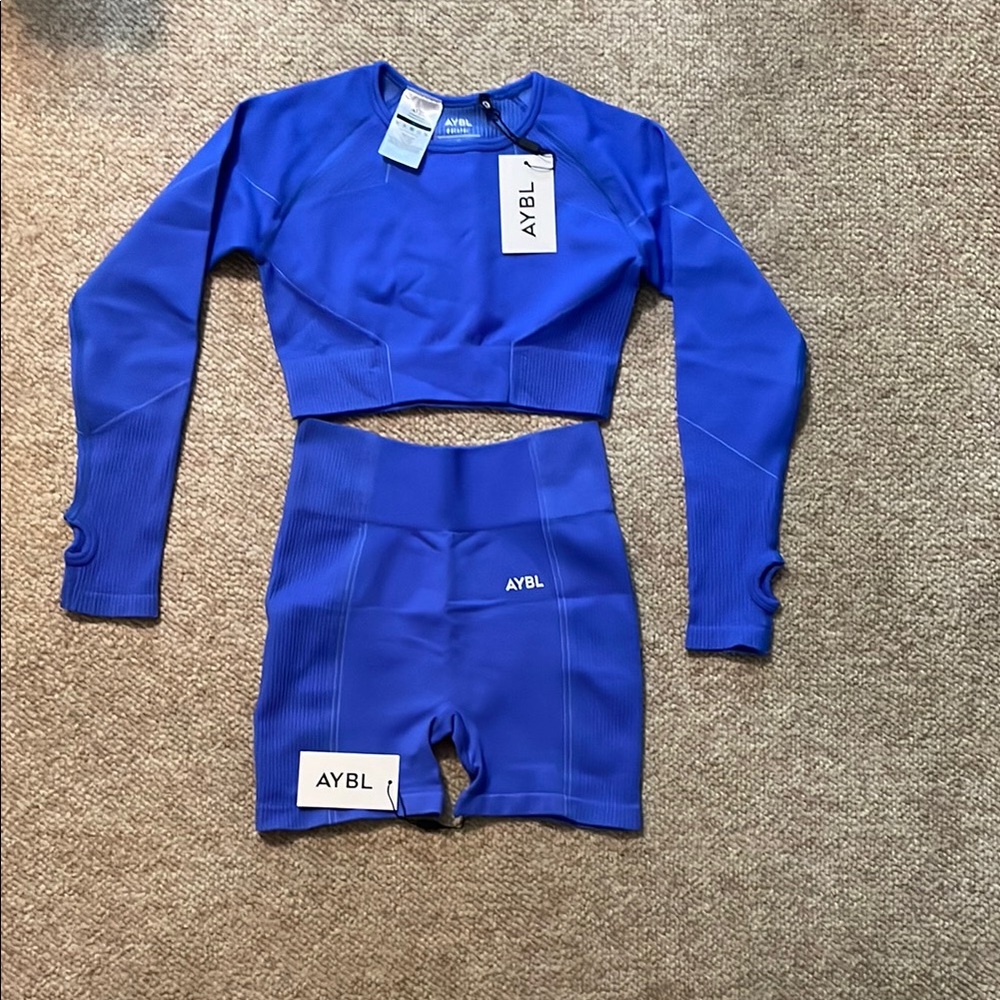 AYBL reflex seamless Set.
NWT
NEVER WORN.